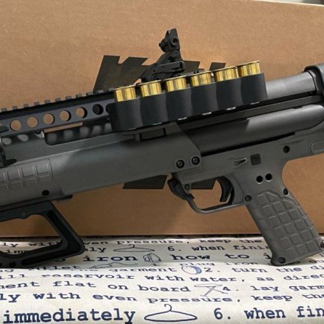 Escopeta táctica equipada KSG de kel tec