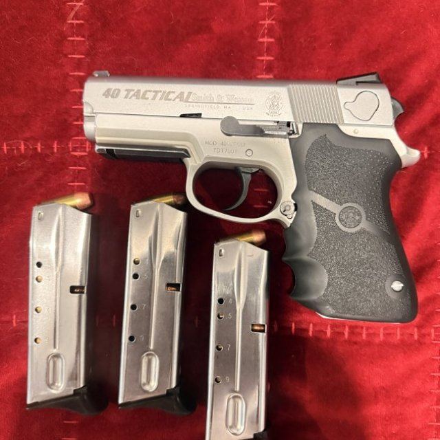 Pistola S&w cal. 40