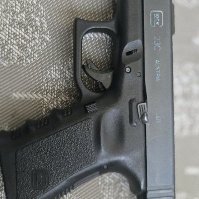 GLOCK 23 C / 3 magazines