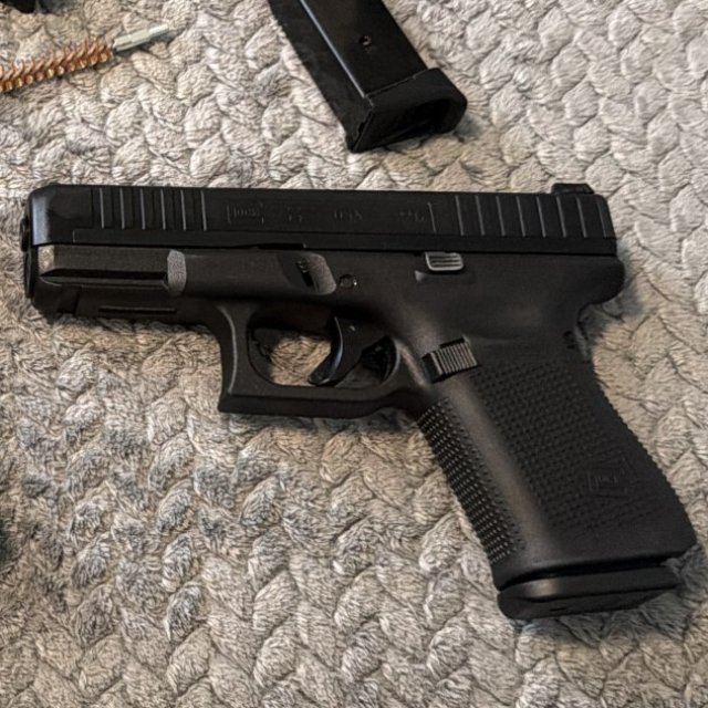 Glock 44. Se cambia. Es .22 LR nítida para practicar.