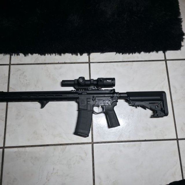 Ar15 223/556 Springfield Saint 16" con scope