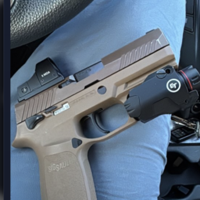 Sig sauer P320M18 equipada
