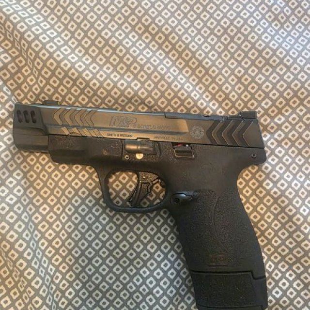 Se vende M&P shield plus compensada