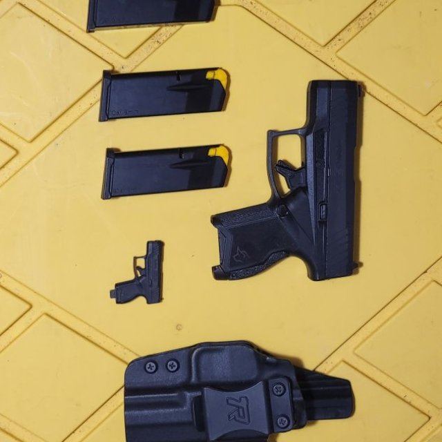 Taurus GX4 con 3 cargadores $250