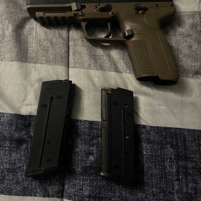 FN 5.7   MK 2, Armas de fuego en PR