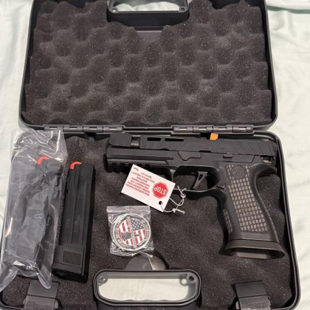 Sig Sauer P320 Blackout Spectre Full Size