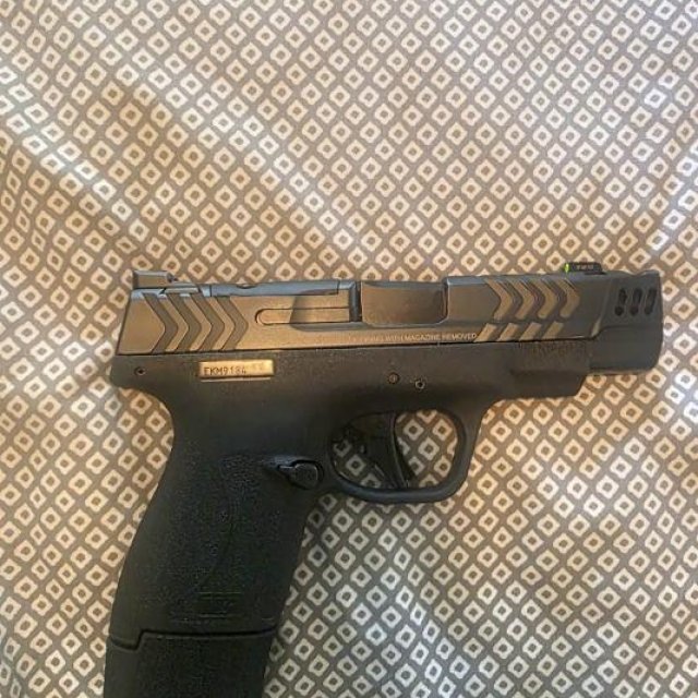 Se vende M&P shield plus compensada