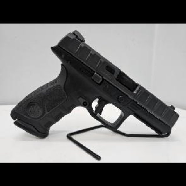 Se vende Beretta APX