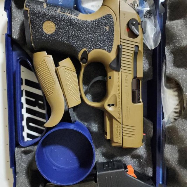 Beretta PX4 COMPACT 9MM, FDE CON TALON GRIPS Y MARTILLO PLANO. , 2 CARGADORES, 15 ROUNDS,