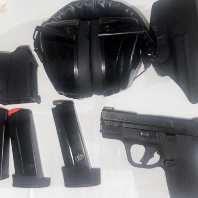 Smith & Wesson shield plus performance center