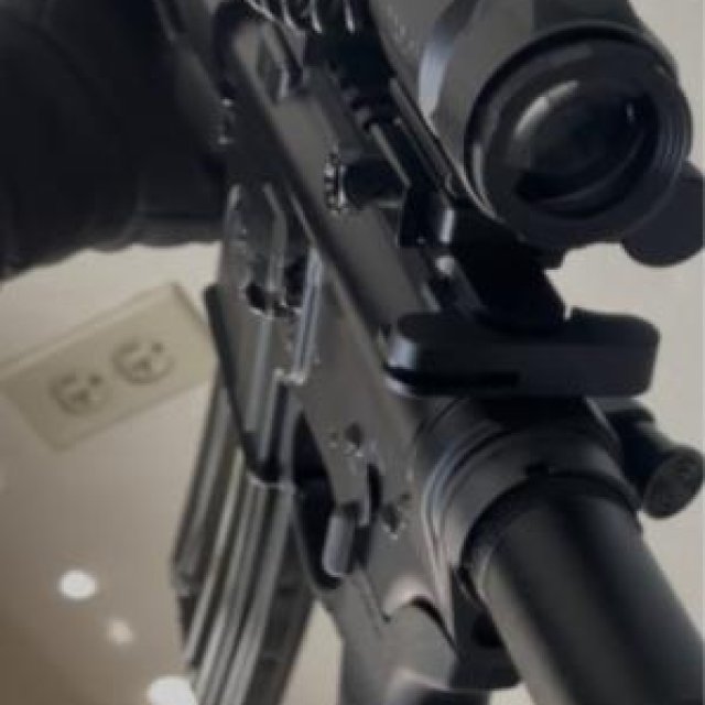 Se cambia por pistola 9mm y vuelta  , es multicalibre 556 y 223 nueva nuca usado