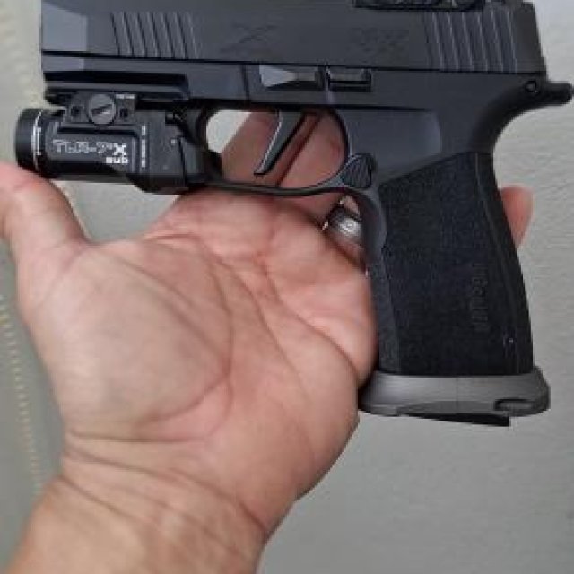 Venta de pistola Sig Sauer P 365X Macro con mira red dot Sig Sauer RomeoX, linterna Streamlight y katana magwell practicamente nuevaamlight y katana magwell