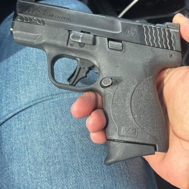 S&W shield plus optic ready 3 cargadores 10,13 y 15( Se busca Glock)
