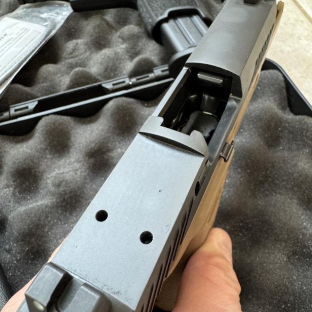 Sig Sauer P320 9mm - Optic Ready Slide - 2 Frames - 2 Mags - IWB Holster…