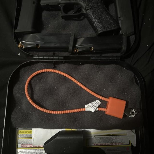 Glock 43X Mos con mira red dot Holosun 2 peines 10 y 2 de 15 en su caja Glock con 40 balas