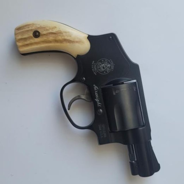 S&W 442