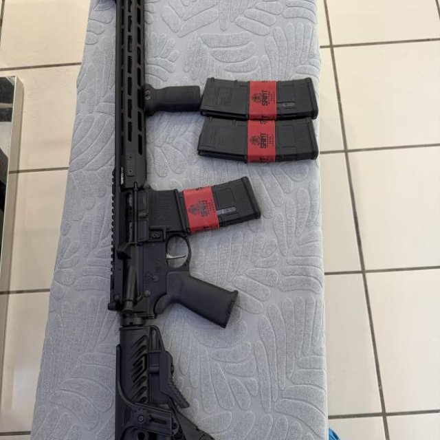 AR15 Springfield Armony Saint  .556