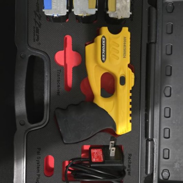Se vende casco chaleco y taser