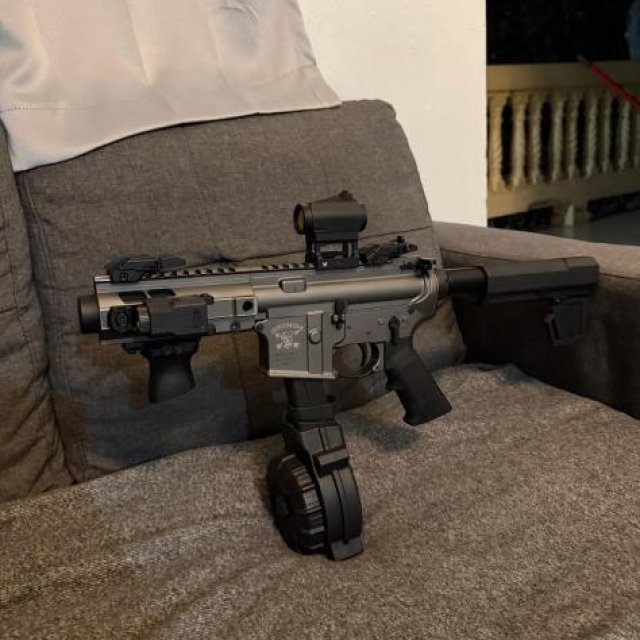 Ar-15 pistol