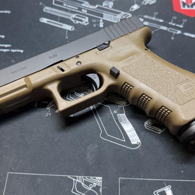 Glock 17 Gen 3 FDE