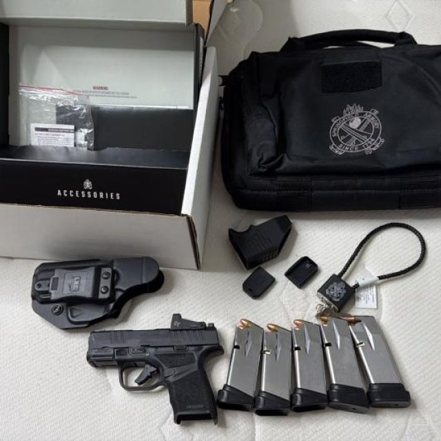Hellcat 9mm práctica mente nueva con todo sus componentes