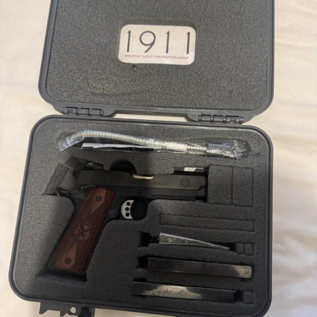 Springfield Champion Operator 1911 .45 ACP con Trijicon