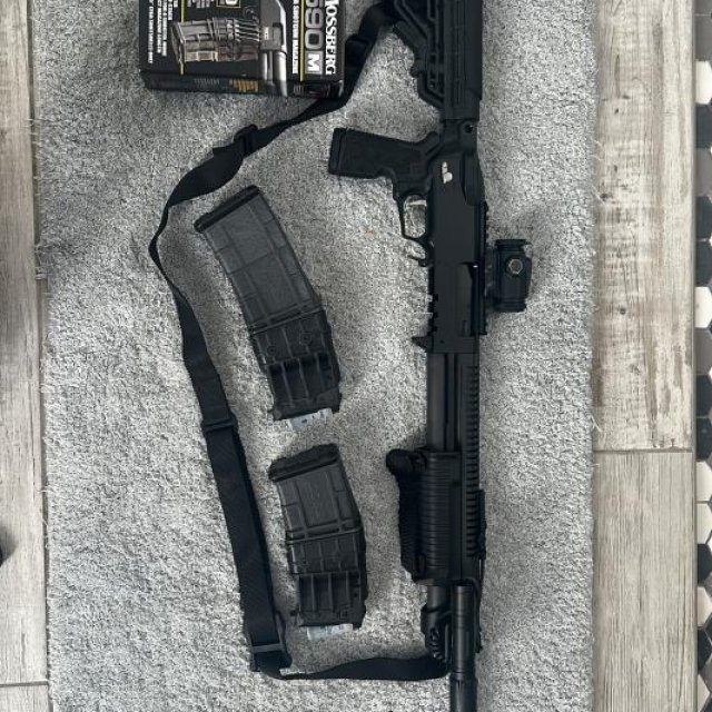 Mossberg 590rm calibre 12ga de Magazine