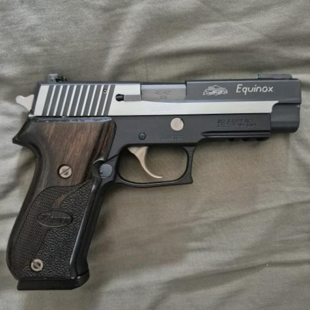 Se vende sig p220 Equinox R