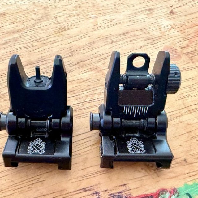 AR15 Spring-Loaded Flip-Up Front and Rear Sight (Springfield Armory)