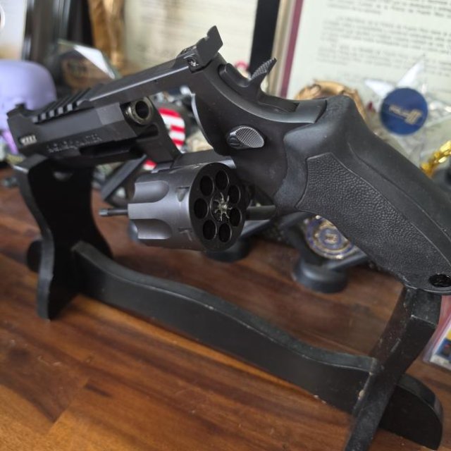 Veta de Revolver Mag 357 Raging Hunter con Expor
