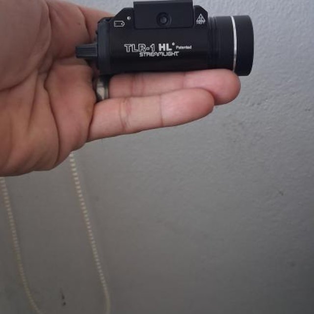 Venta de linterna Streamlight TLR1HL practicamente nueva