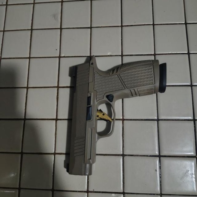 Se cambia P365 XL grip tyrant cnc y grip 365 regular varios magazine qué hay por ella??