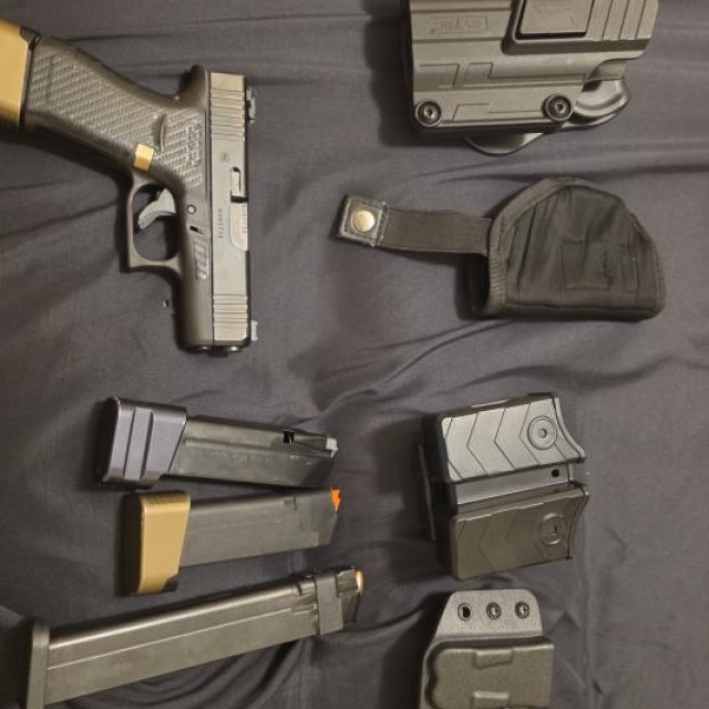Se cambia todo en la foto. Busco glock 19x o  Manden fotos por si algo me gusta