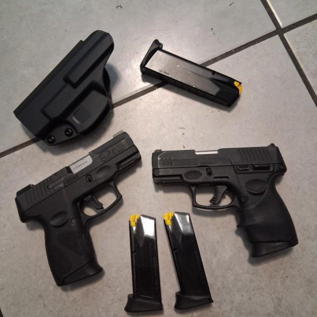 Pistolas taurus g2c  220 cada una
