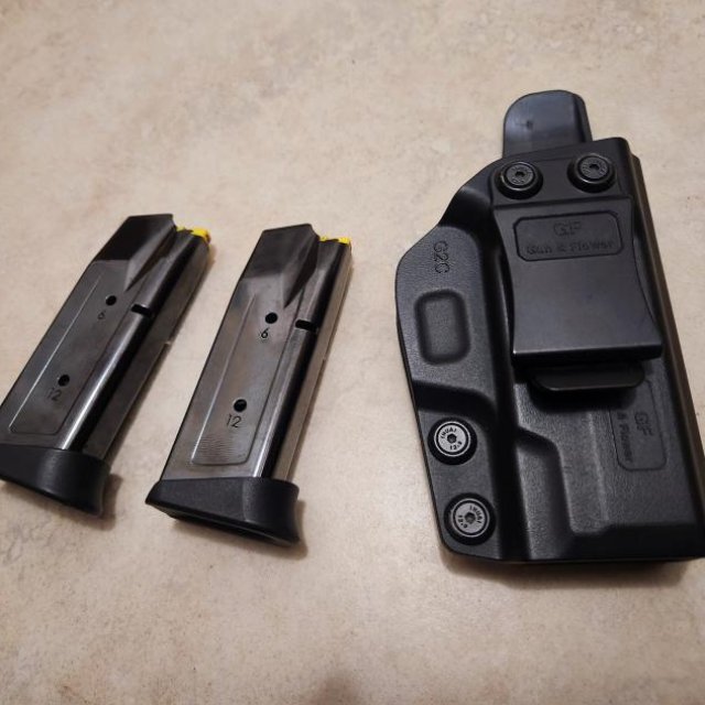 2  Magazine de 12 round y hoster de Taurus G2c