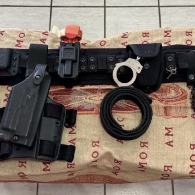 Police Duty Belt Full Setup - Safariland SLS Glock 17/22 Holsters