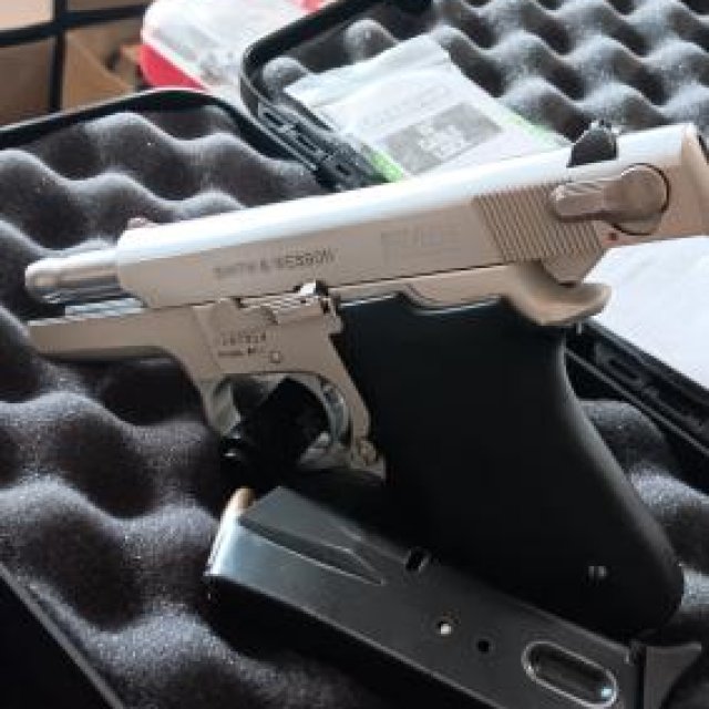 Pistola S&W modelo 669