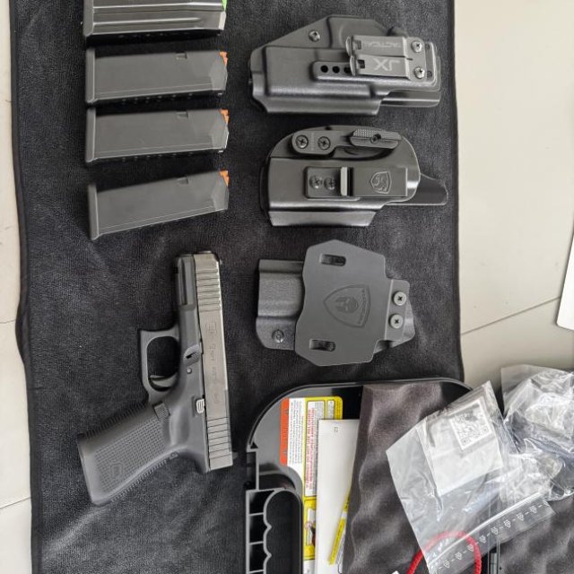 Glock 19 Gen 5 MOS + Extras