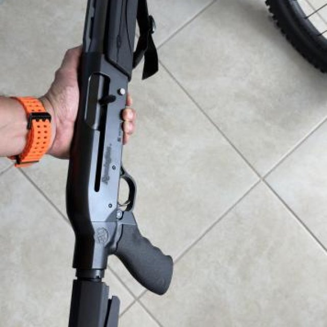Escopeta Remington Tac 13 modificada con stock calibre 12