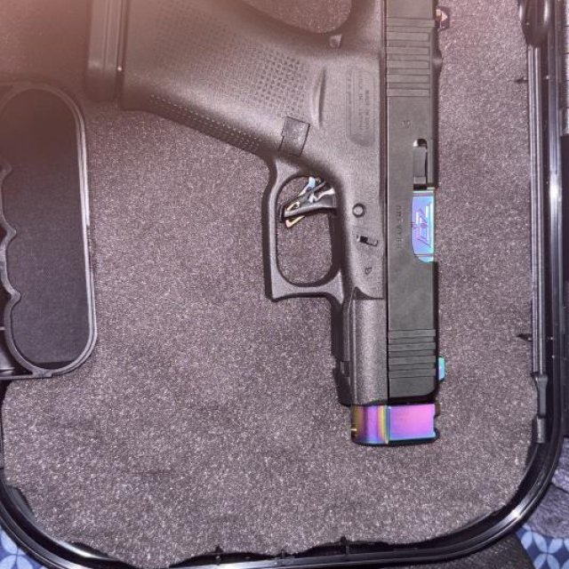 Pido 1200$ glock 43x mos nueva tiene mucho accesorios
