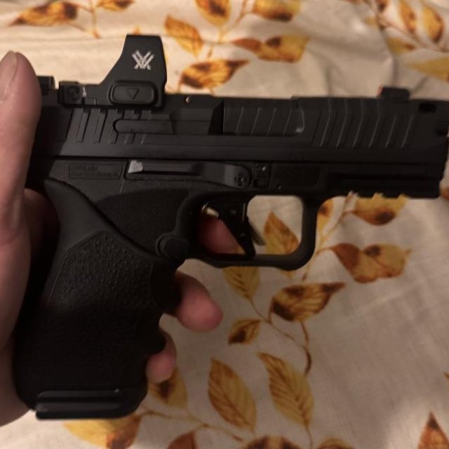 VENDO CANIK METE PRIME CON RED DOT O CAMBIO POR GLOCK 45 GEN 5 MOS
