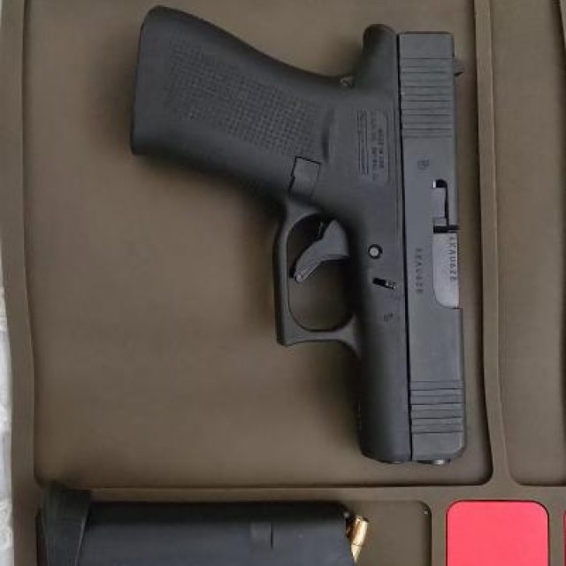 Se vende pistola 9 mm Glock 43 X