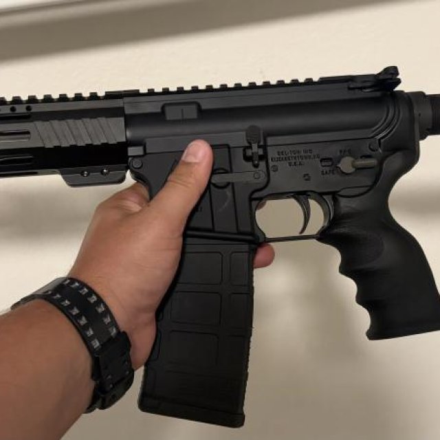 Ar15 Del-ton con muchos accesorios se cambia por pistola y dinero, o se vende!!