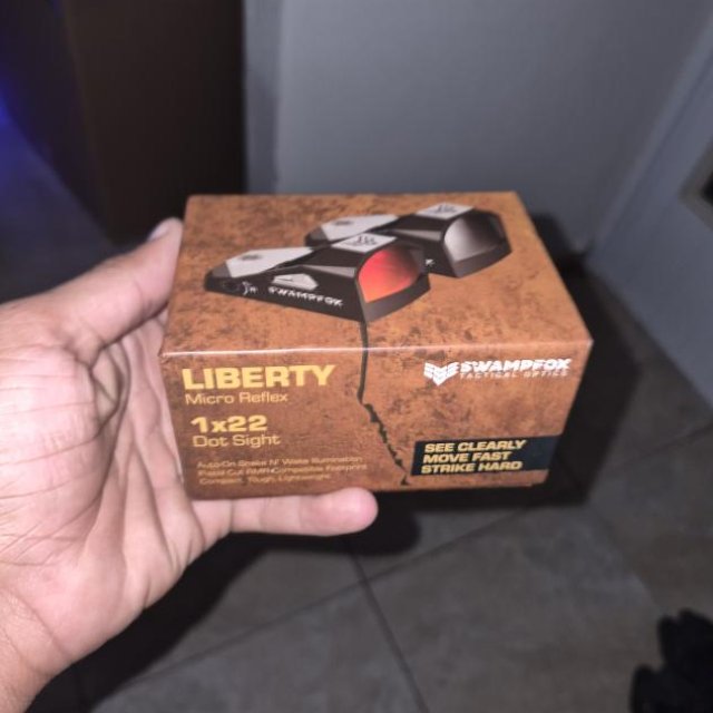 Red dot y magwell
