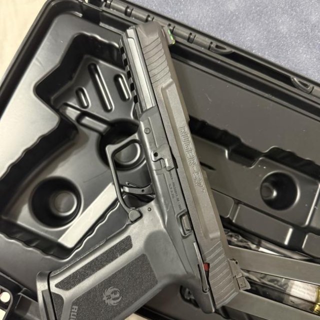 Venta- Ruger 5.7 con 3 cargadores