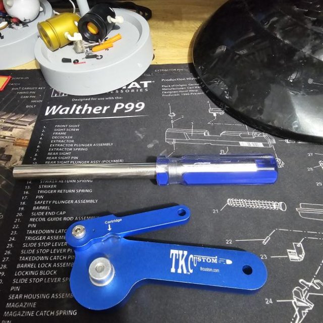 Speed loader for moom clips