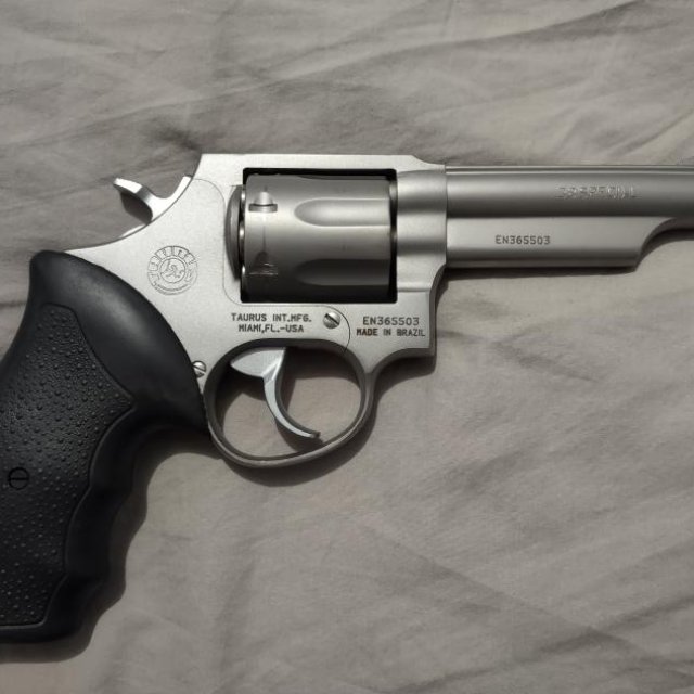 Taurus 827