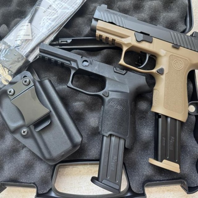 Sig Sauer P320 - Optic Ready Slide - 2 Frames - 2 Mags - IWB Holster…