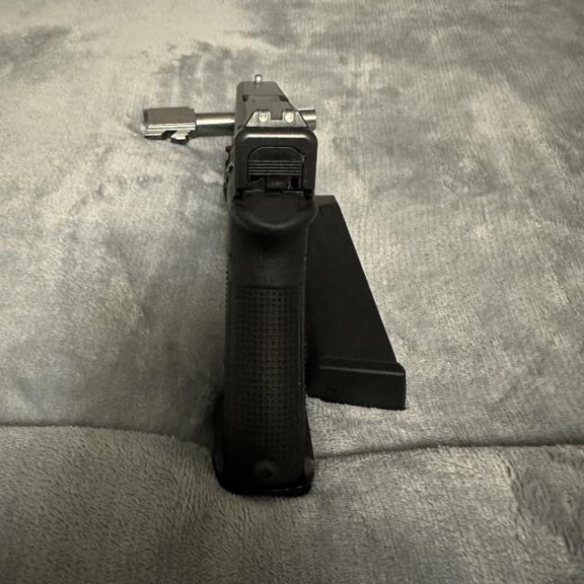 Glock 22 Gen 4 inscrita en tres calibres 9mm .40 , 357 sig