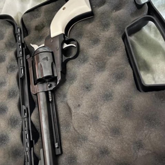Ruger New Model Blackhawk en .45 ACP!!!